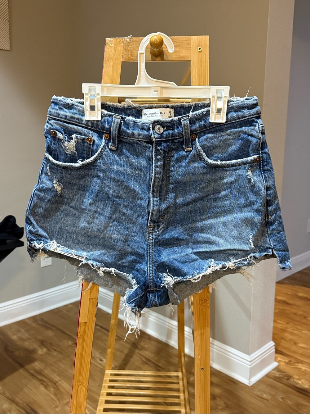 Abercrombie & Fitch HR Mom Short